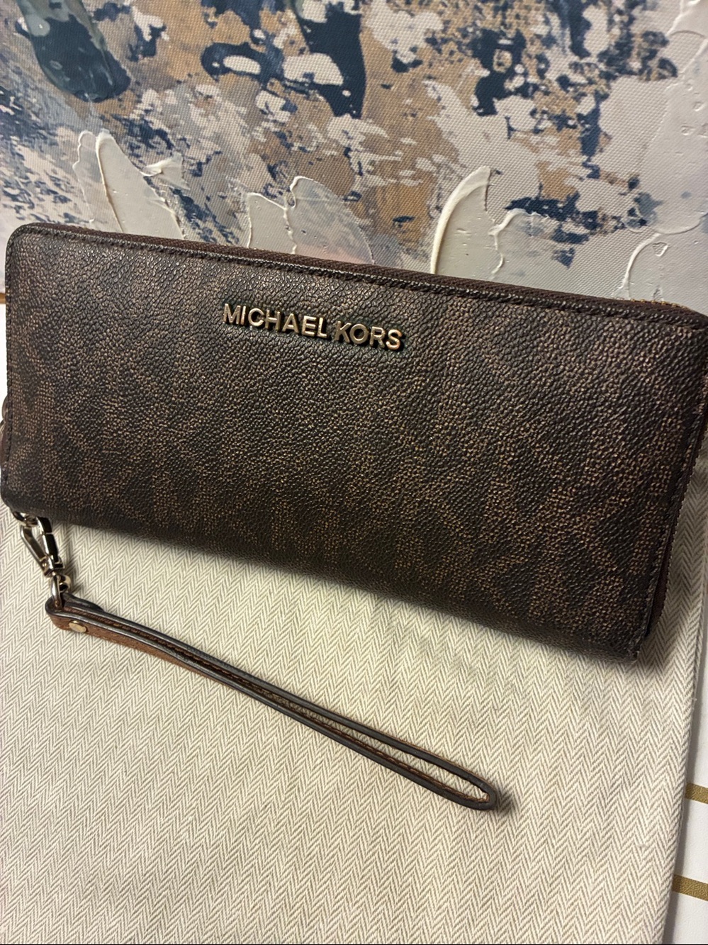 NWOT Michael Kors Dark Brown Logo Zip-Around Wristlet Wallet with Gold Hardware - Picture 2 of 14